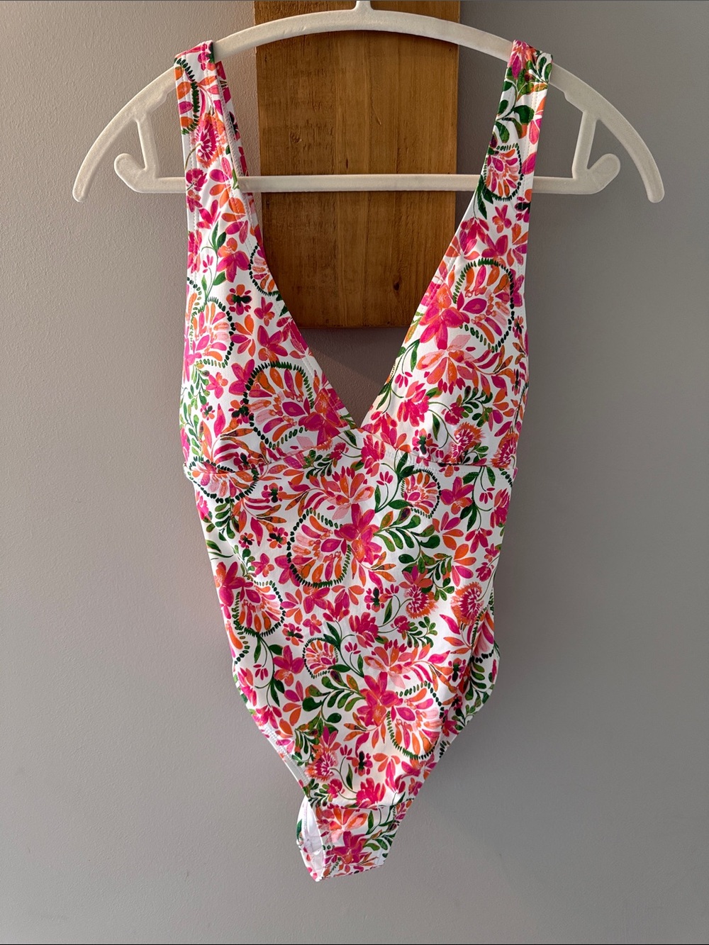CECE Women’s Floral One-Piece Pink & Green on White Swimsuit, Size 6, NWTs